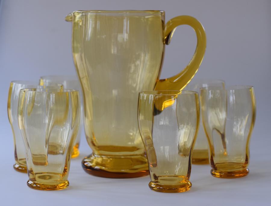 Amber jug and 6 glasses set.