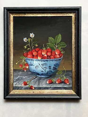 Wild strawberries and their flowers.