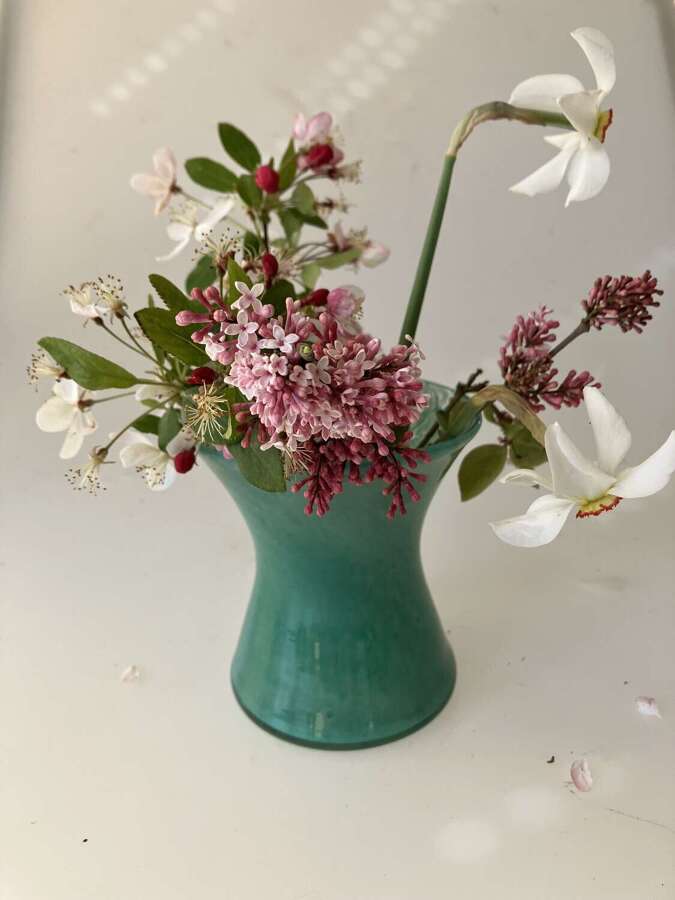 Green waisted Nazeing posy vase