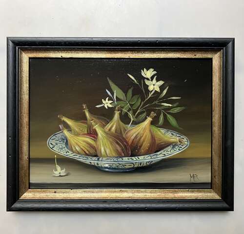 Figs and jasmine in a bowl