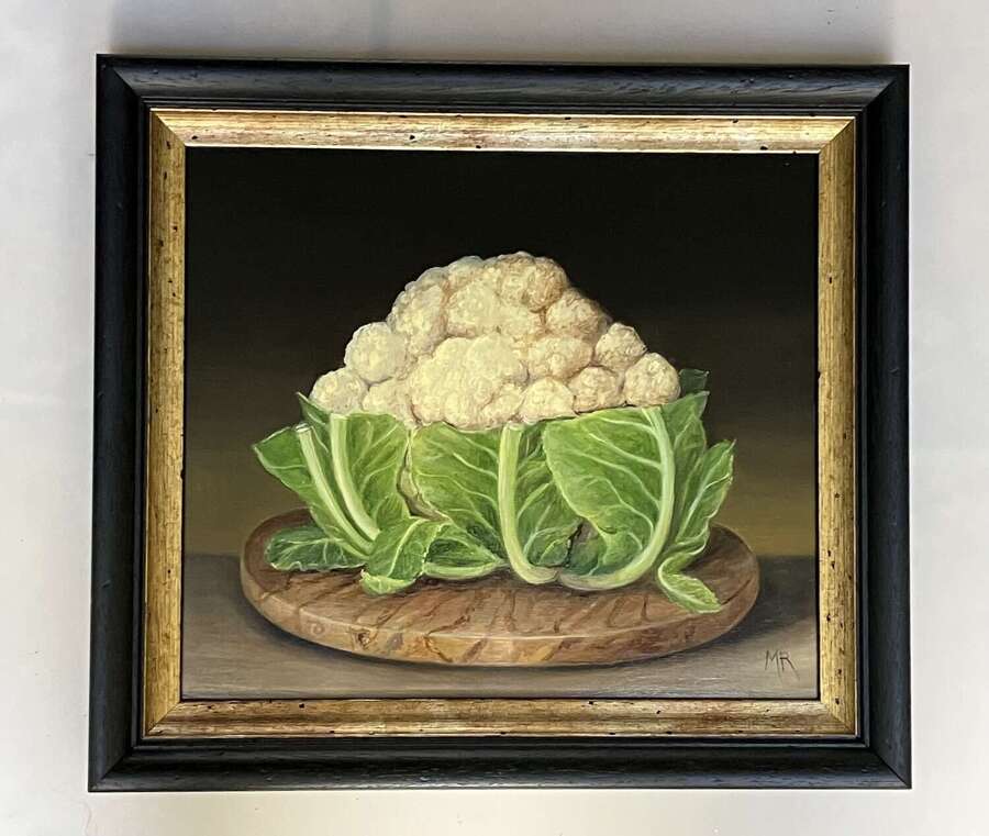 Cauliflower on round board
