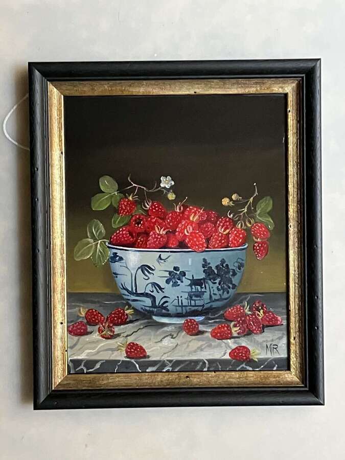 Bowl of raspberries